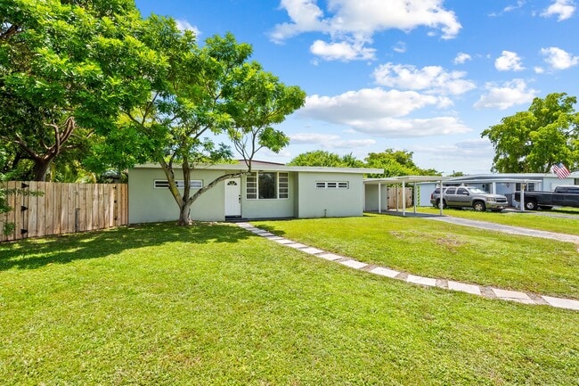 Building Photo - 5801 NW 18th Ct