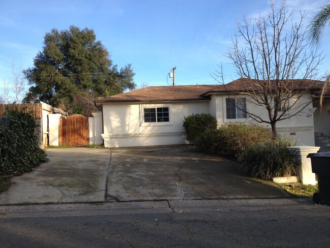 Foto del edificio - Fair Oaks home on 1/4 acre lot.