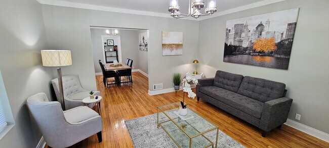 Sala de estar - Totalmente amueblada - 708 Vermont St