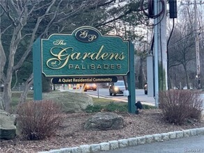 Building Photo - 8 Charles Ln