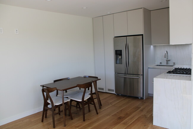 Foto del edificio - 3529 Greenfield Ave