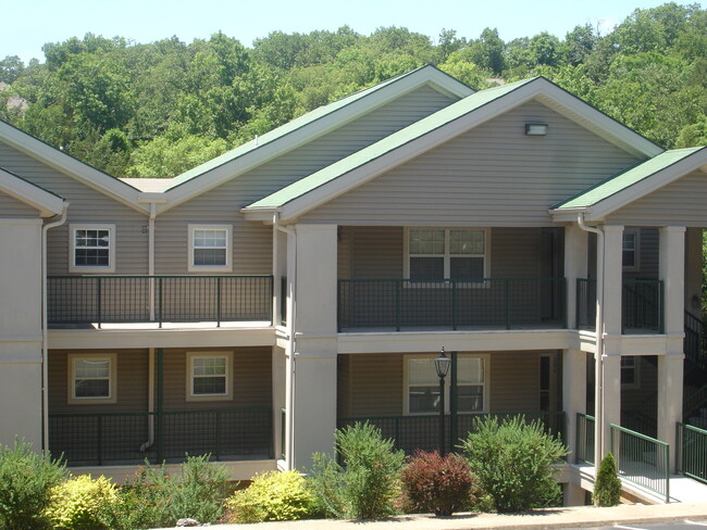 Foto del edificio - Condominium in The Oaks of Holiday Hills R...