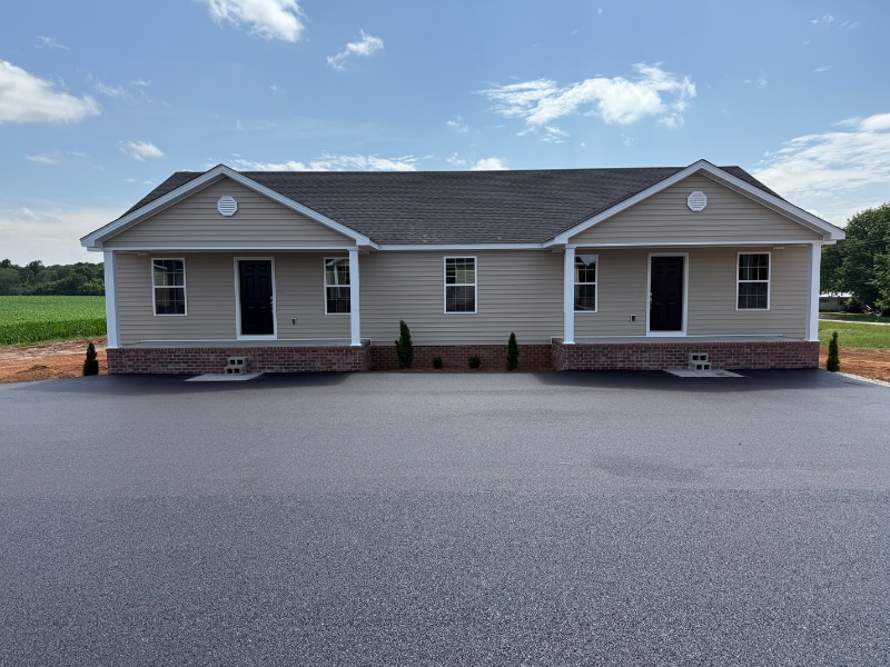 Primary Photo - 105 Robins Way