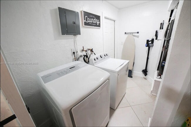 Building Photo - 8651 Sunset Strip
