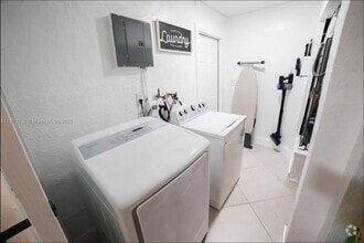 Building Photo - 8651 Sunset Strip