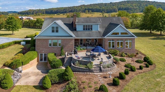 Building Photo - Majestic Custom Home