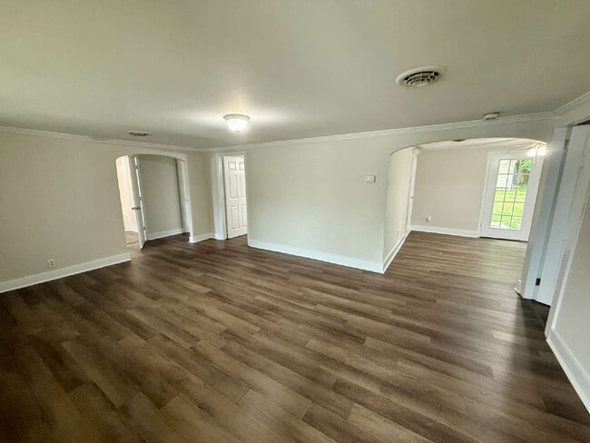 Building Photo - 3 Bedroom / 1 Bathroom Home in Russellville
