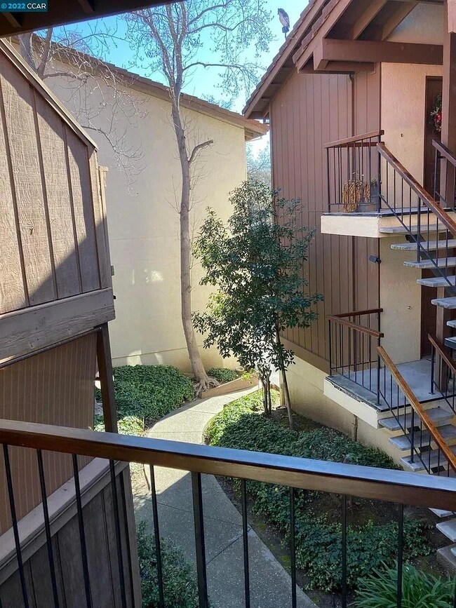 Building Photo - 2055 Sierra Rd