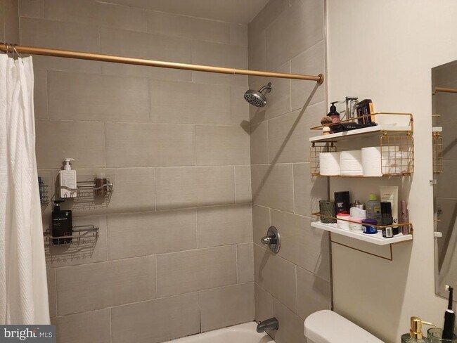 Foto del edificio - 1624 Fontain St