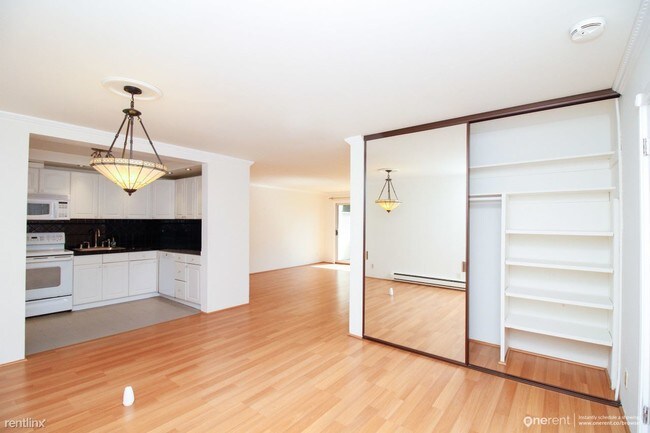 Foto del edificio - 1031 Crestview Dr