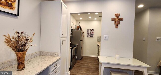 Foto del edificio - 4924 Columbia Rd