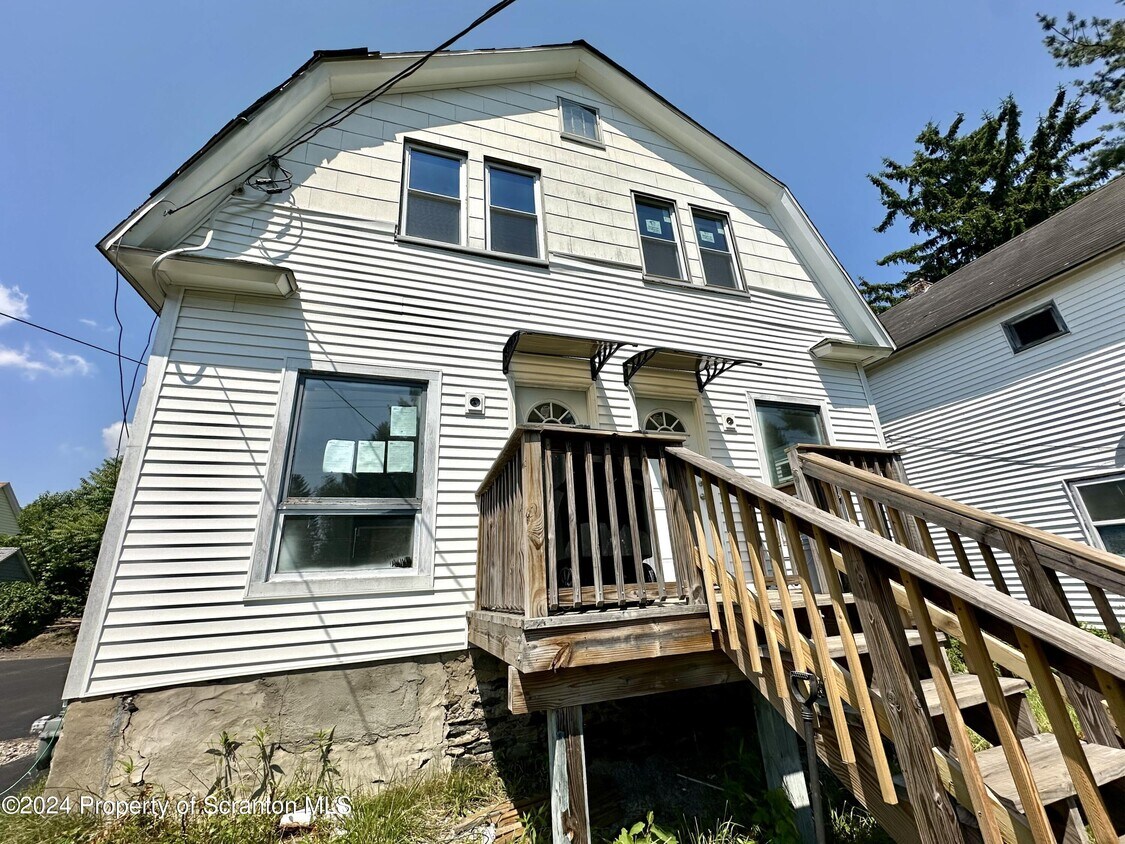 530 Theodore St, Scranton, PA 18508 Room for Rent in Scranton, PA