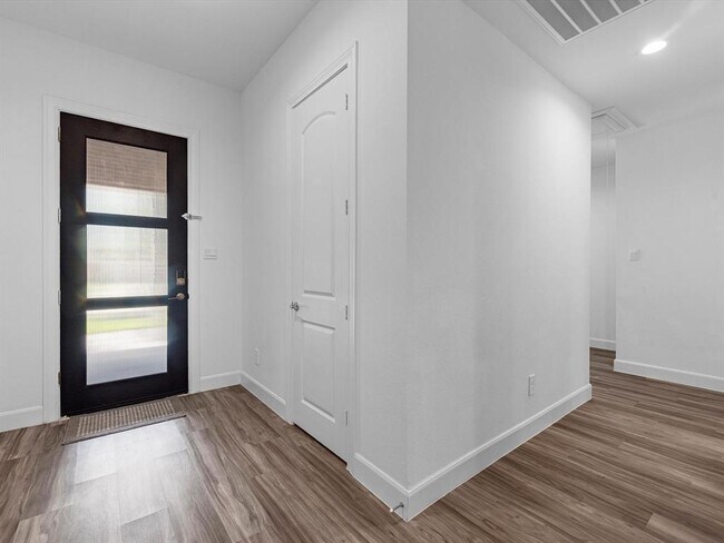 Building Photo - 21114 Almaco Dr