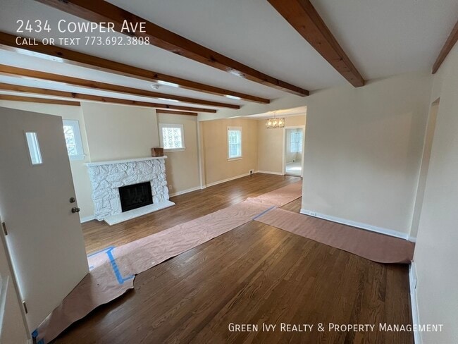 Foto del edificio - 2434 Cowper Ave