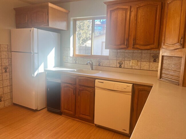 Building Photo - single family home