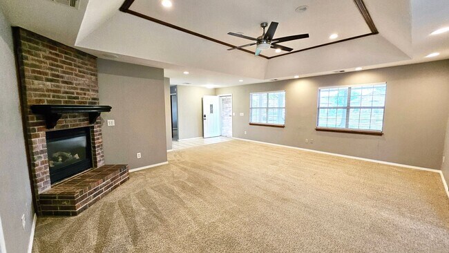 Foto del edificio - Inviting Home with Bonus Workshop Space!