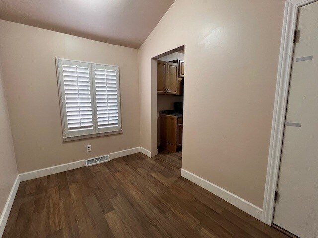 Foto del edificio - 529 W Lincoln Ave