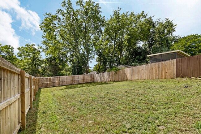 Building Photo - 1835 Glade St