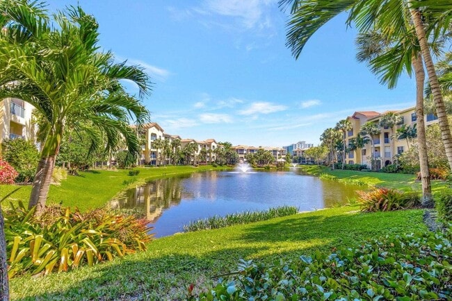 Building Photo - 300 Uno Lago Dr