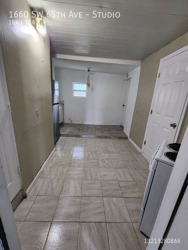 Building Photo - 1660 SW 65th Ave