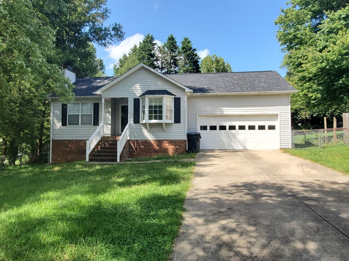 348 Windsor Manor Way, Kernersville, NC 27284 House Rental in