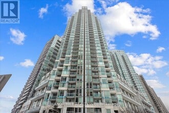 Building Photo - 220 Burnhamthorpe Rd W