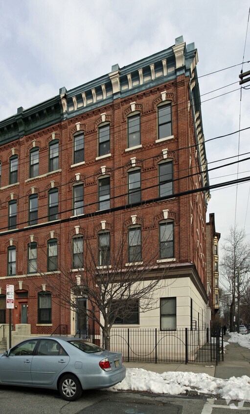 Building Photo - 48 Bright St