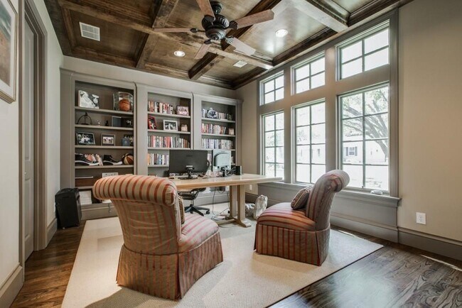 Foto del edificio - 6719 Park Ln