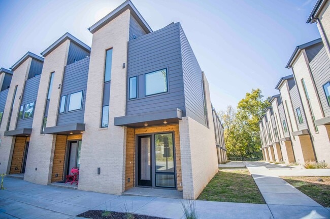 Building Photo - Knoxville 37920 - 1 bedroom 1.5 bath - Con...
