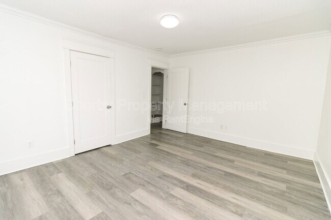 Foto del edificio - 1203 Rockway Dr