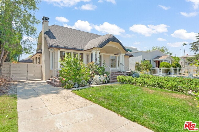 Building Photo - 1107 S St Andrews Pl