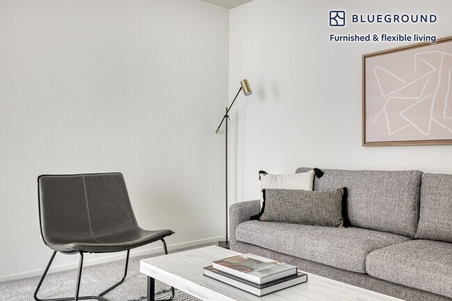 Foto del edificio - 3100 Riverside Dr