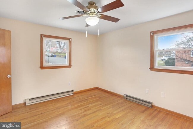 Building Photo - 28 Bee St