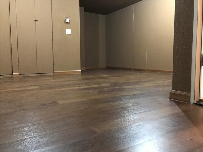 Foto del edificio - 5615 Winsome Ln