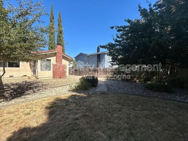 Foto del edificio - 3432 Norwalk Pl