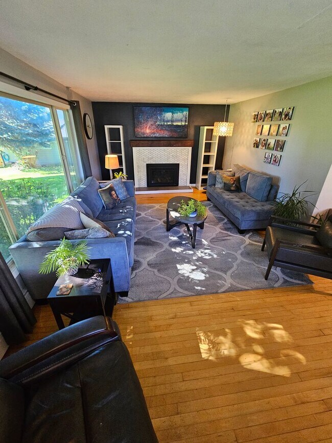 Foto del edificio - Target Range Single Family Home - 3bdrm (+bonus), 2bath, great yard, garage.  Summer Rental