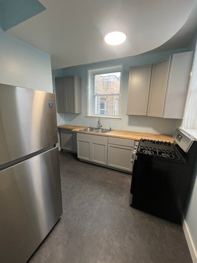 Foto del edificio - 7630 N Marshfield Ave