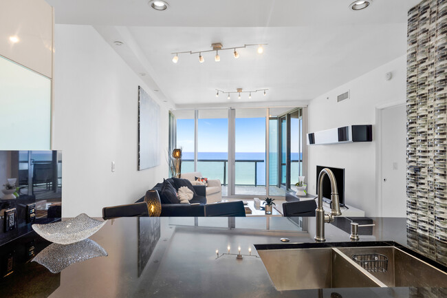 Building Photo - 17121 Collins Ave