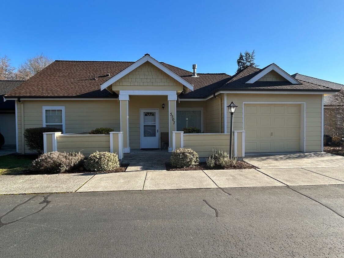 Foto principal - Cozy Home in Lovely 55 and Older Community