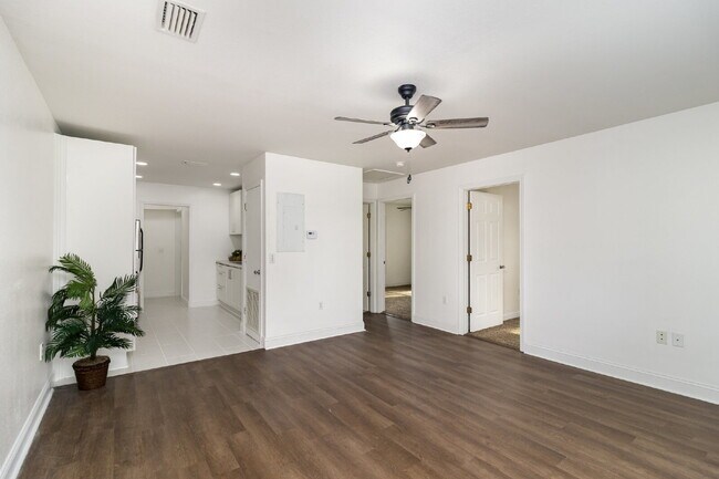 Building Photo - Cocoa Duplex