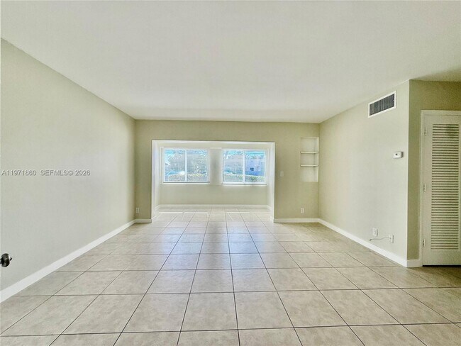 Photo - 900 NE 18th Ave Apartment
