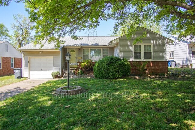 Foto del edificio - For Lease | Midtown Tulsa | Available Now