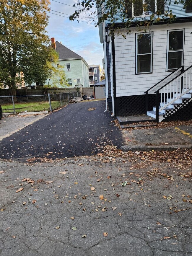 Building Photo - 38-40 Simon St