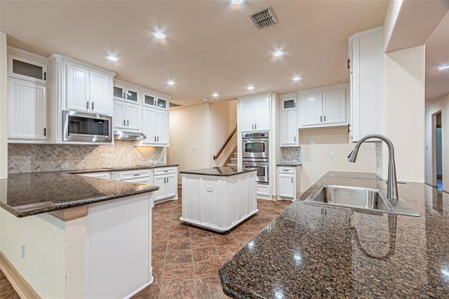 Building Photo - 15097 Blakehill Dr