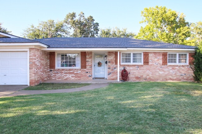 Foto del edificio - Large Updated Home!
