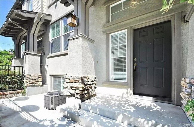 Foto del edificio - 1282 Tiger Eye Dr