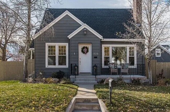 Foto del edificio - 1684 Browning Ave