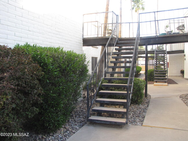 Building Photo - 8450 E Old Spanish Trail
