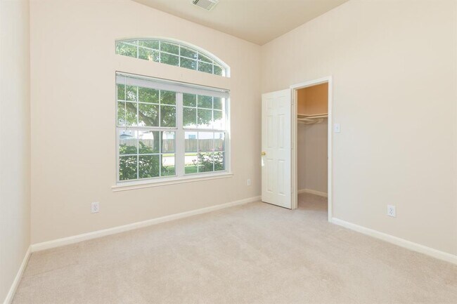 Foto del edificio - 6718 Springfield Garden Ln