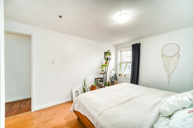 Building Photo - 1338-1338 Hollis St